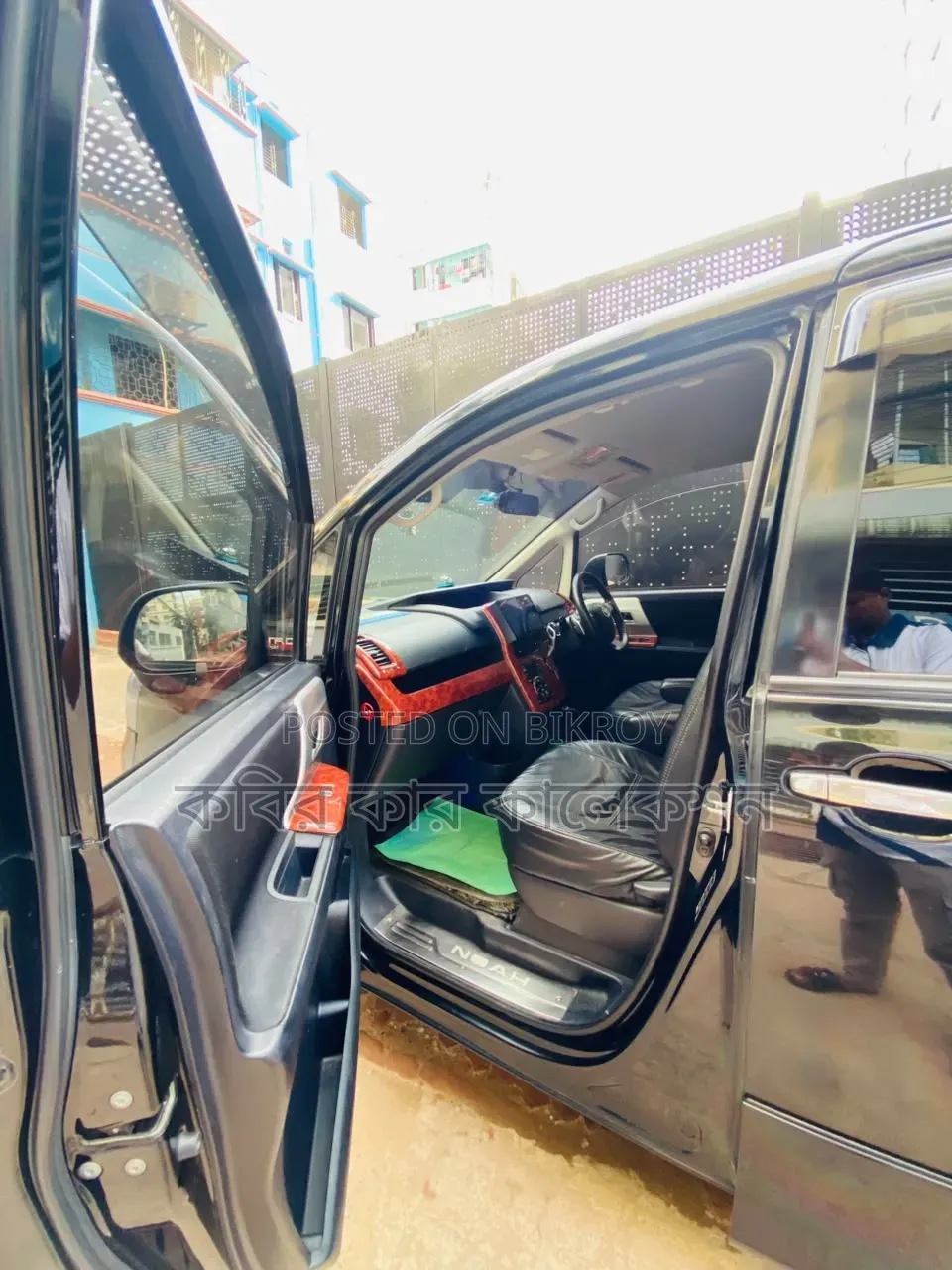 Toyota Noah 2012 Black