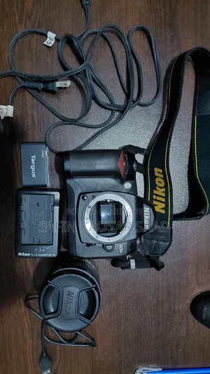Nikon D70s DSLR Camera