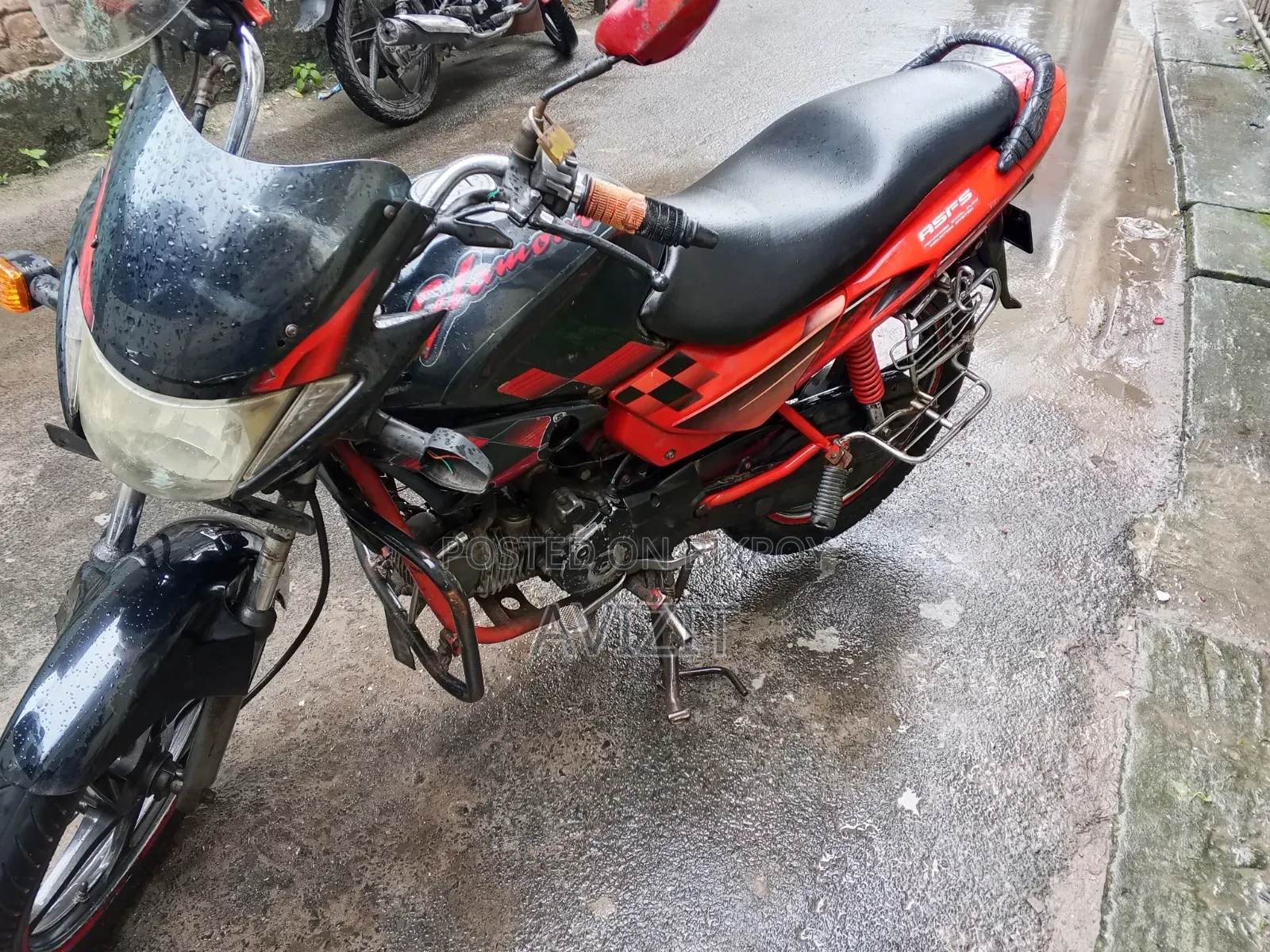 হিরো গ্ল্যামার ২০১৬ লাল