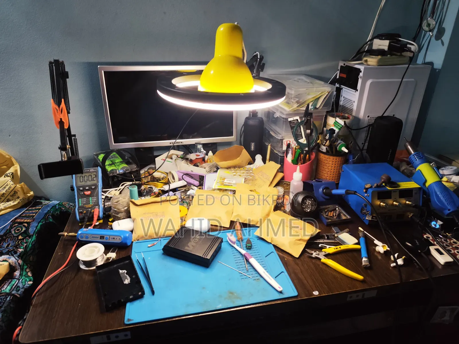 সকল ধরণের গেজেট আইটেম রিপেয়ার করা হয় Raihan's Repairing Station - এ