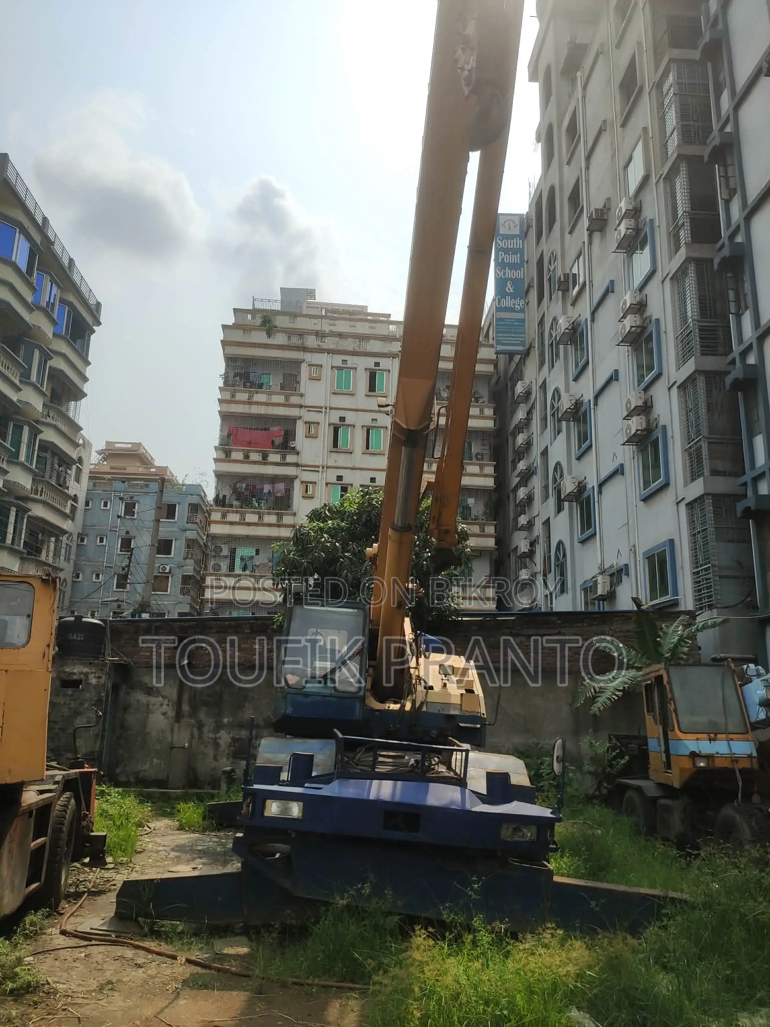 25 Ton Crane
