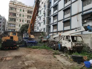 25 Ton Crane