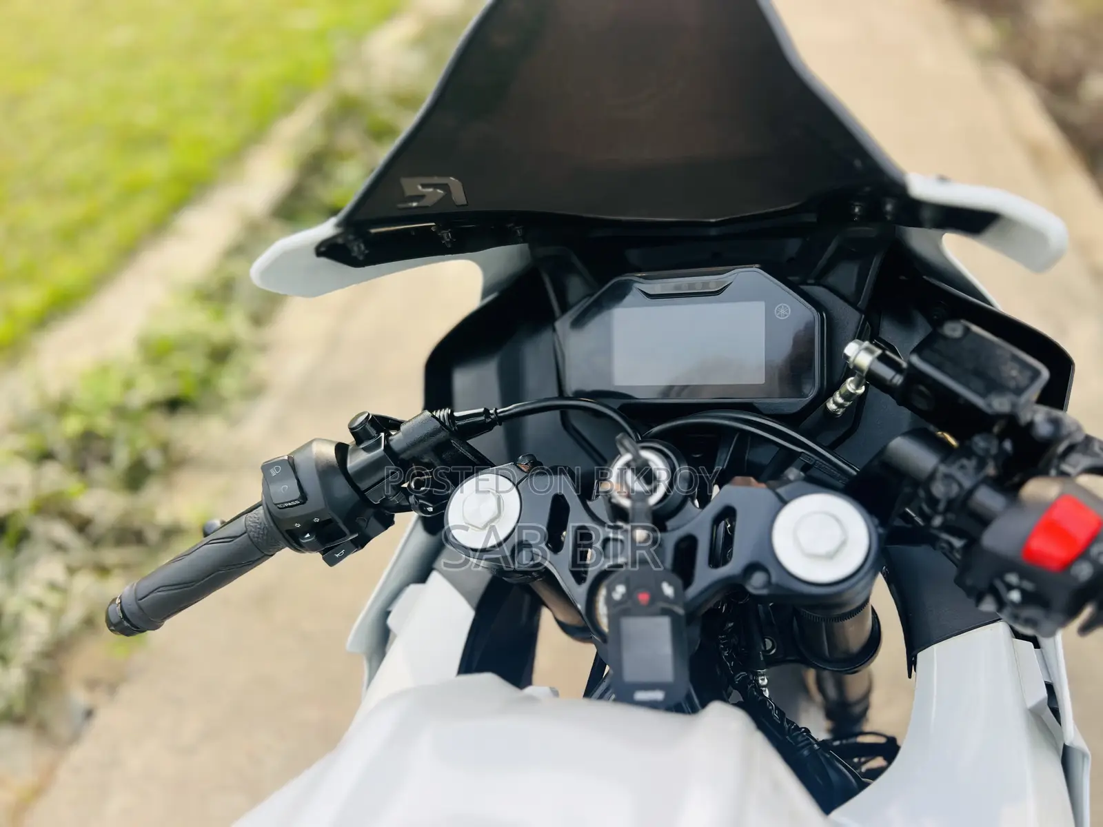 Yamaha R1 2024 White