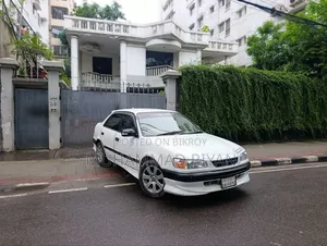 Toyota Corolla 1996 White