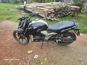 নতুন টিভিএস অ্যাপাচি আরটিআর ১৬০ ৪ভি এফআই ২০১৮ ব্ল্যাক