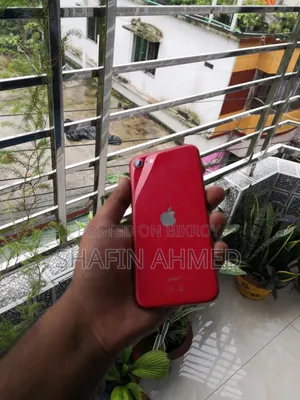 Apple iPhone SE (2020) 128 GB Red