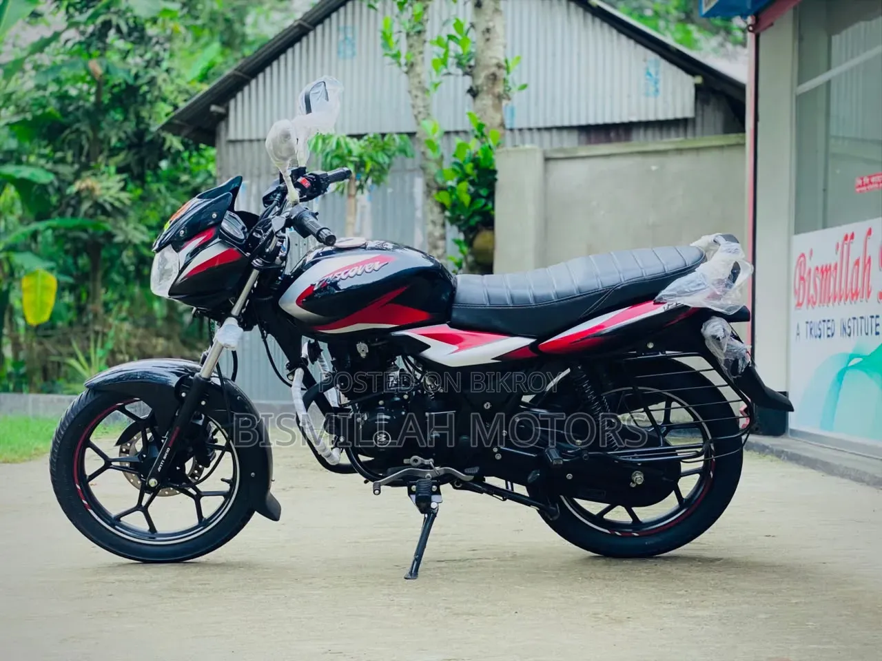 বাজাজ ডিসকভার ১২৫ ২০২৫ ব্ল্যাক