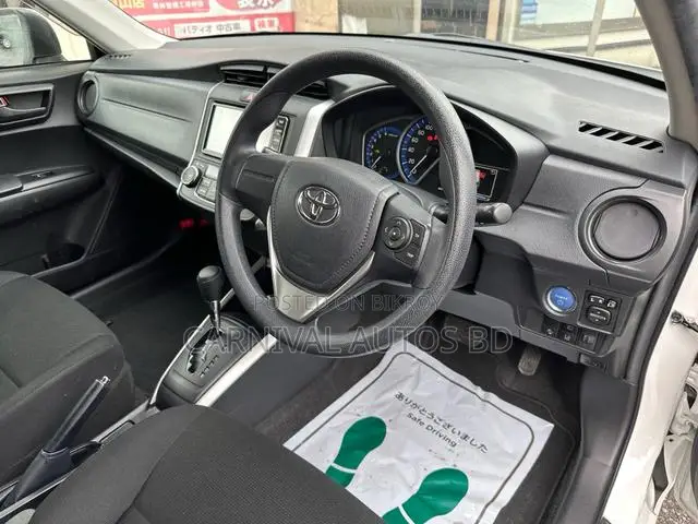 Toyota Corolla Fielder 1.5 Hybrid Front Wheel Drive 2021 Pearl