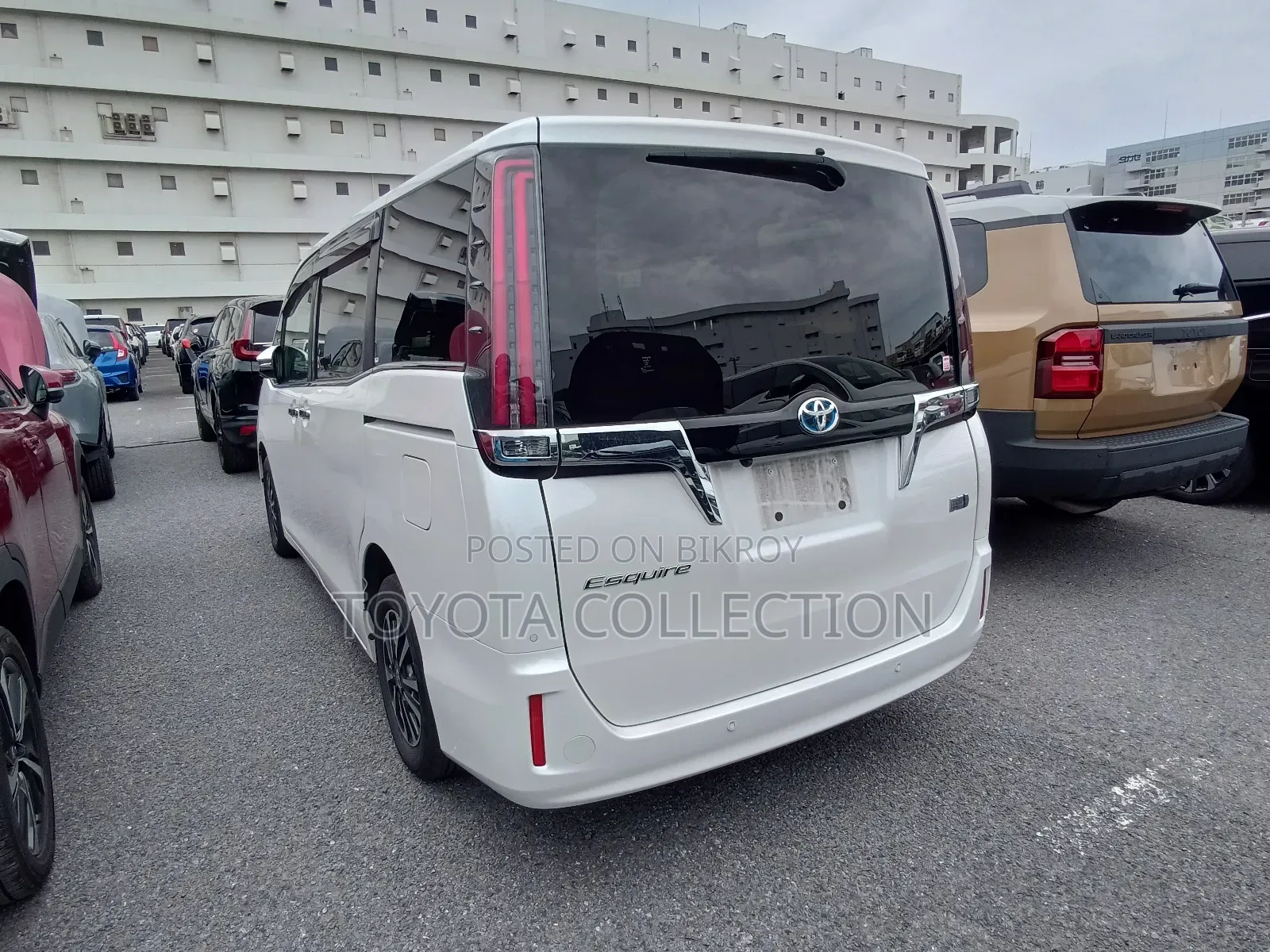 Toyota Esquire 2021 Pearl
