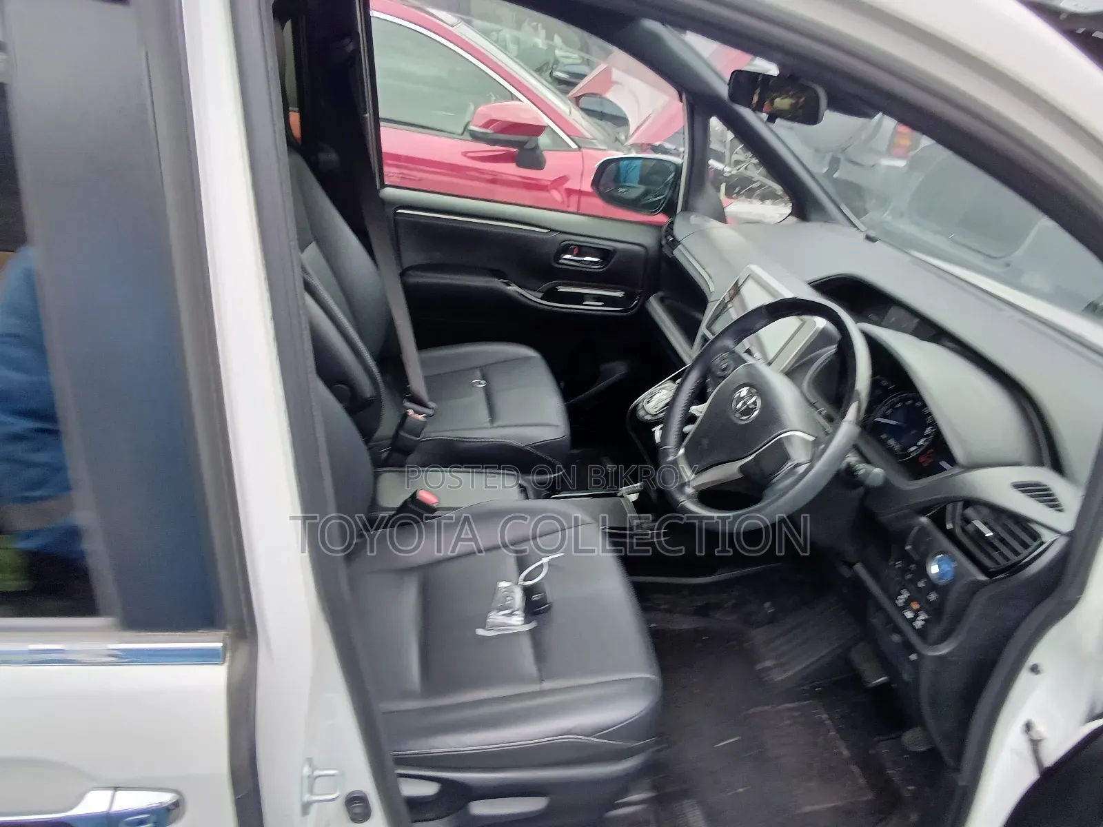 Toyota Esquire 2021 Pearl