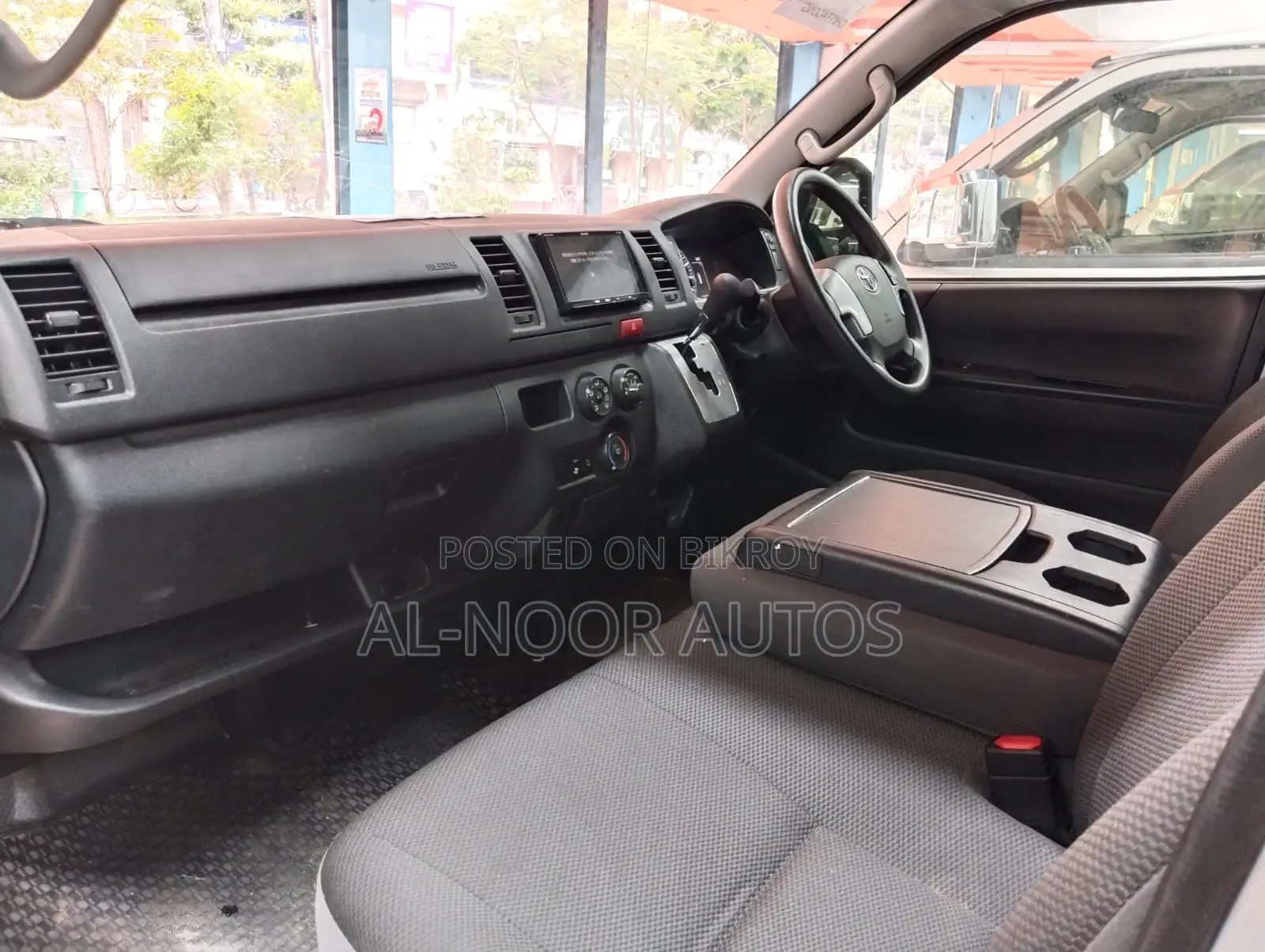 Toyota HiAce 2021 Silver