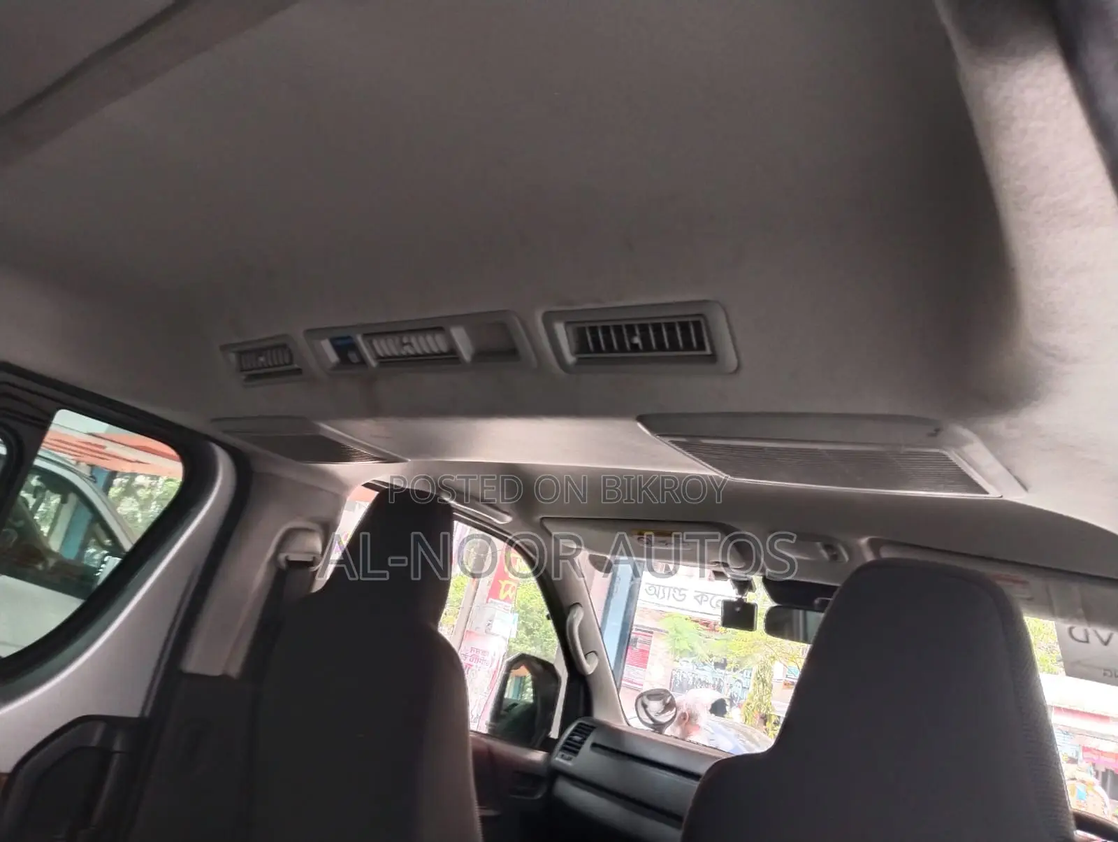 Toyota HiAce 2021 Silver