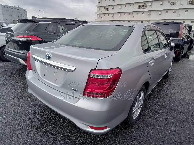 Toyota Axio 2021 Silver