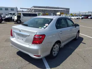 টয়োটা এক্সিও ২০২১ সিলভার