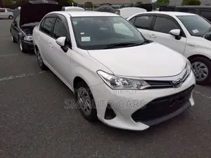 টয়োটা এক্সিও ২০২১ সাদা