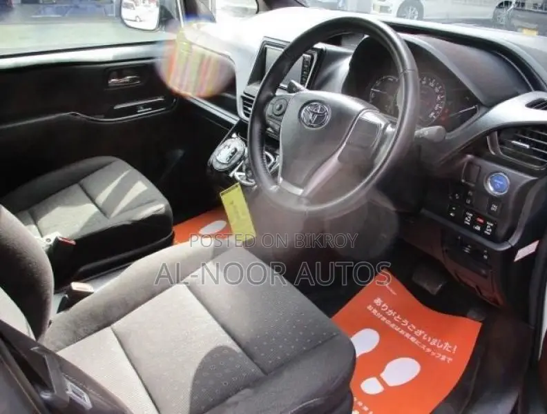 Toyota Noah 2021 Pearl