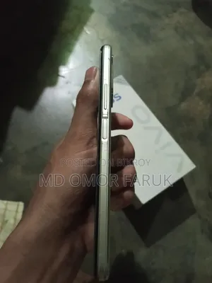 Vivo Y33s 128 GB Yellow