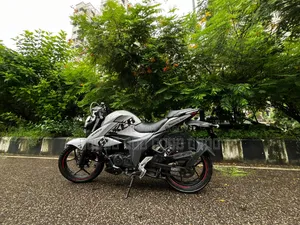 সুজুকি জিক্সার এফআই এবিএস ২০২২ লাল