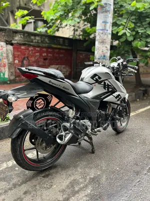 সুজুকি জিক্সার এফআই এবিএস ২০২২ লাল