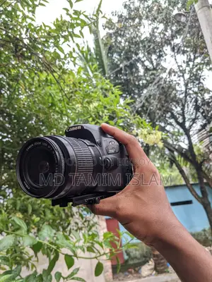 Canon 200D