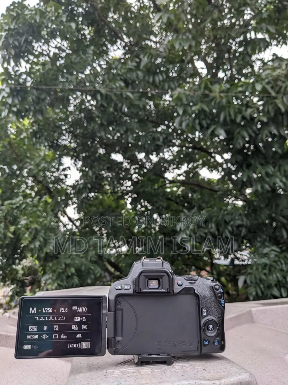 Canon 200D