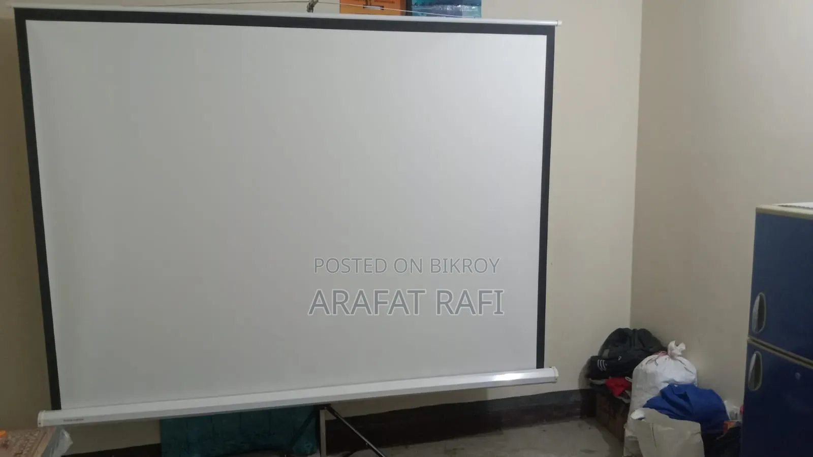 Projector Screen