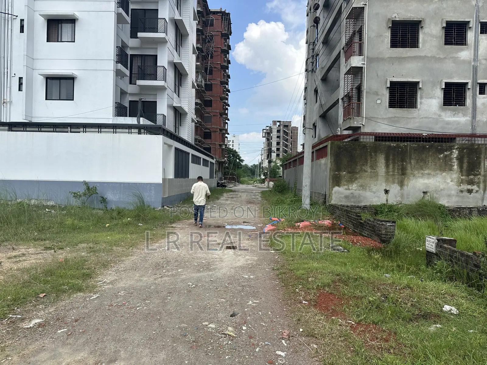 এম-ব্লক, ৫-কাঠা, রেডি প্লট জরুরি বিক্রয়, বসুন্ধরা আর/এ