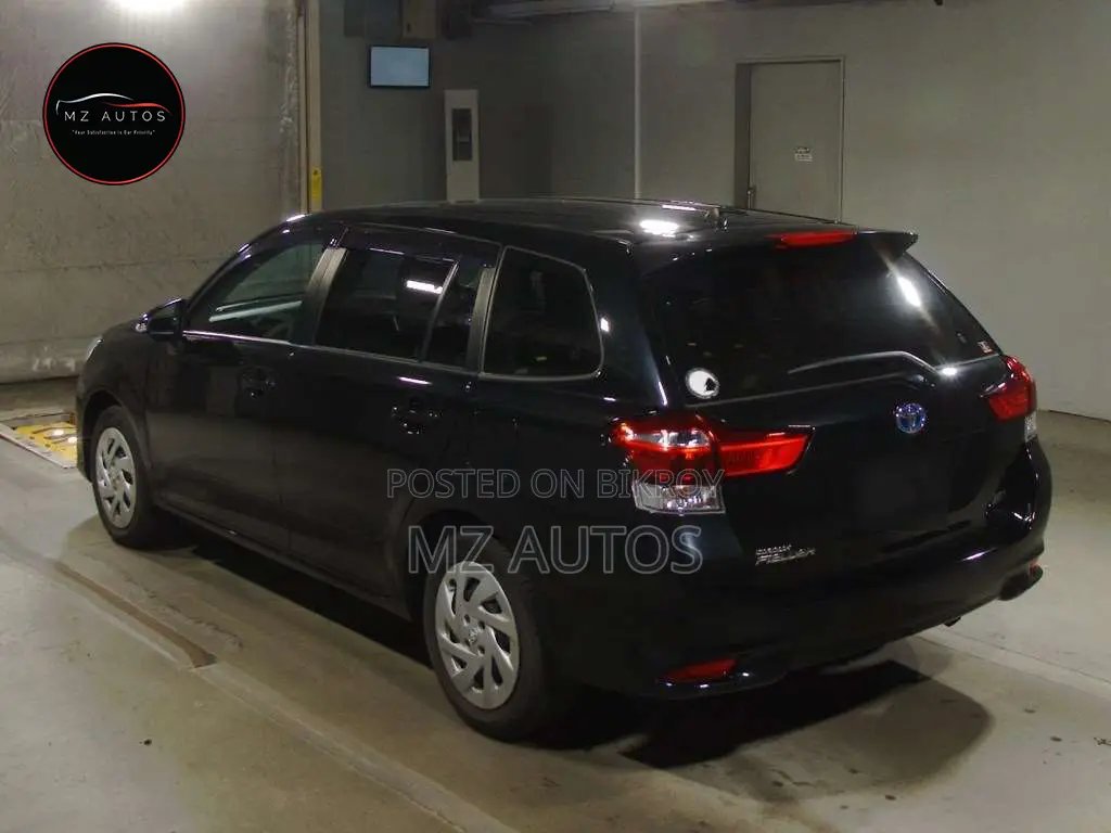Toyota Corolla Fielder 1.5 Hybrid FWD 2021 Black