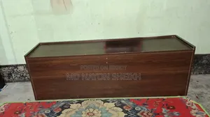 This is a sturdy tool box / seating bench