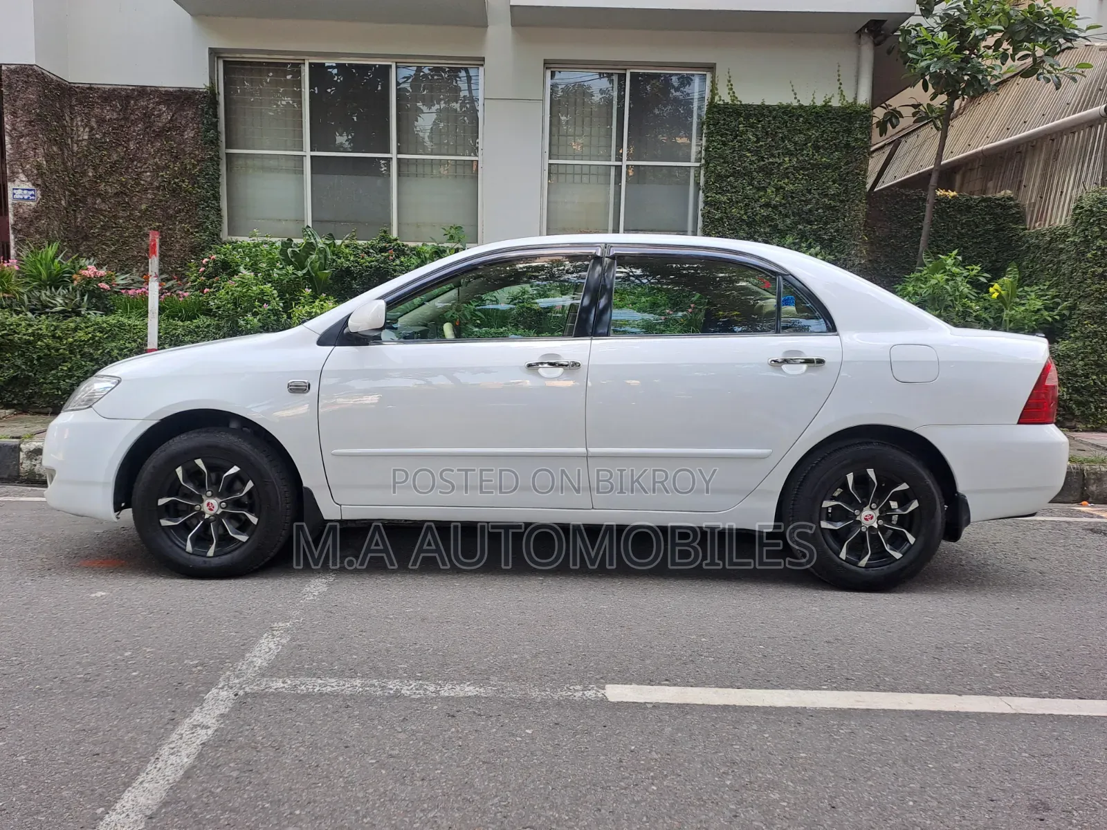 Toyota Corolla 2005 White