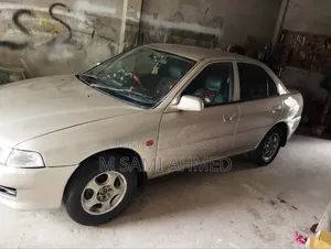 Mitsubishi Lancer 2000 Gold