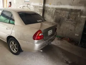Mitsubishi Lancer 2000 Gold