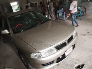 Mitsubishi Lancer 2000 Gold
