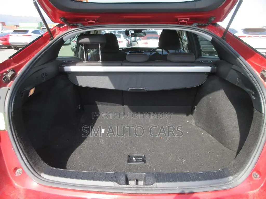 Toyota Prius 2021 Red