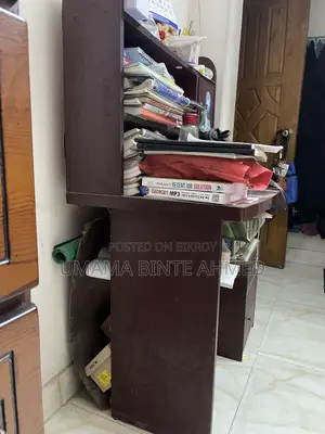 পড়ার টেবিল