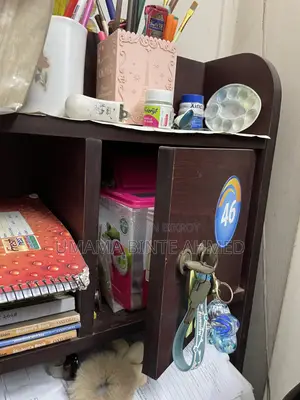 পড়ার টেবিল
