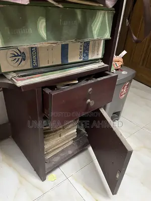 পড়ার টেবিল