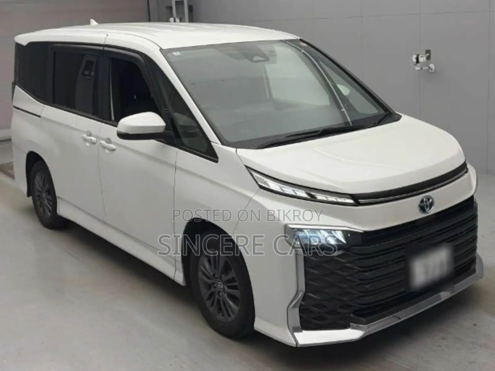 Toyota Voxy 2022 Pearl