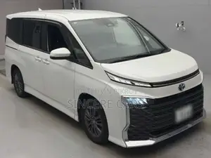 Toyota Voxy 2022 Pearl