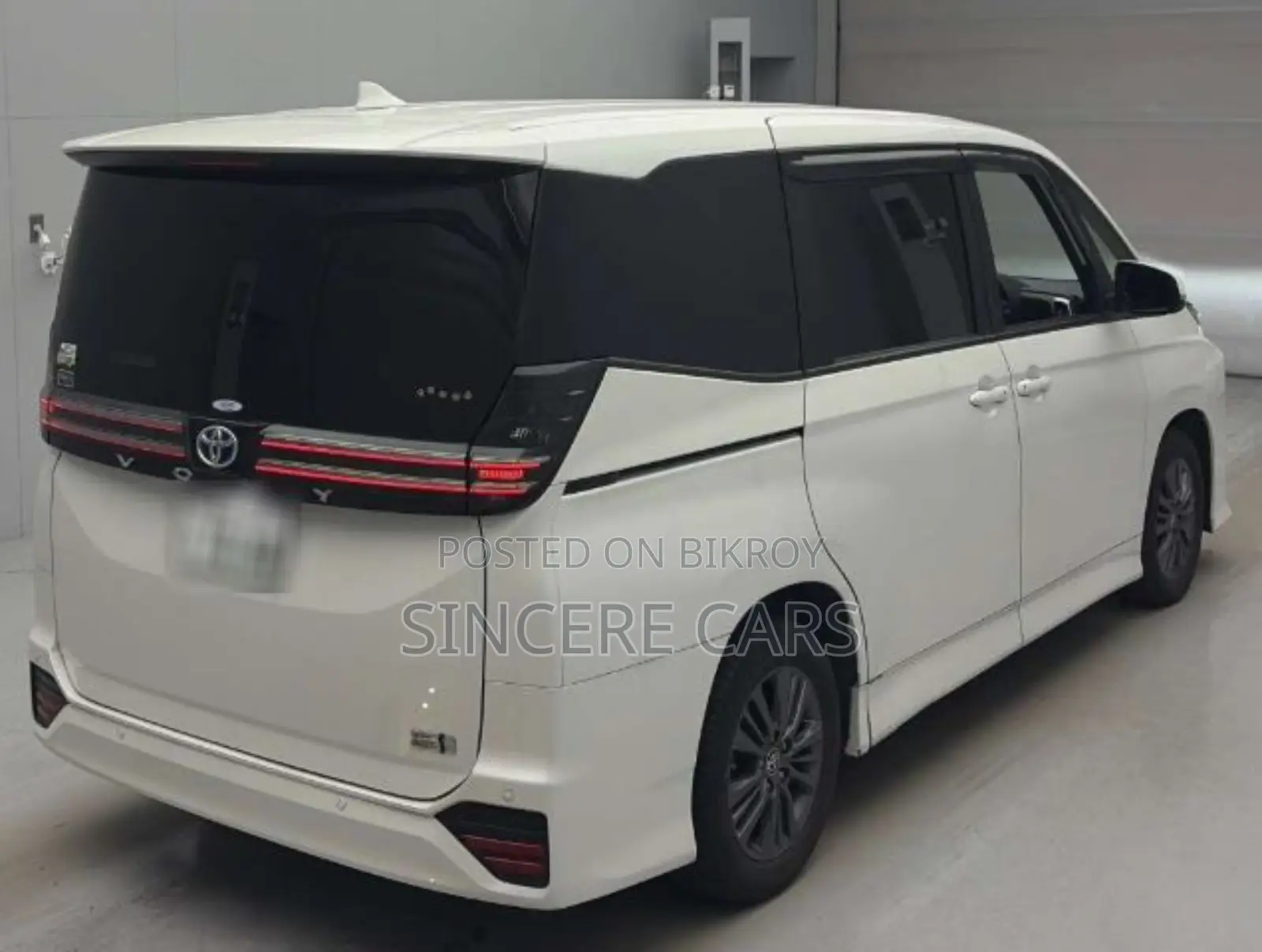 Toyota Voxy 2022 Pearl