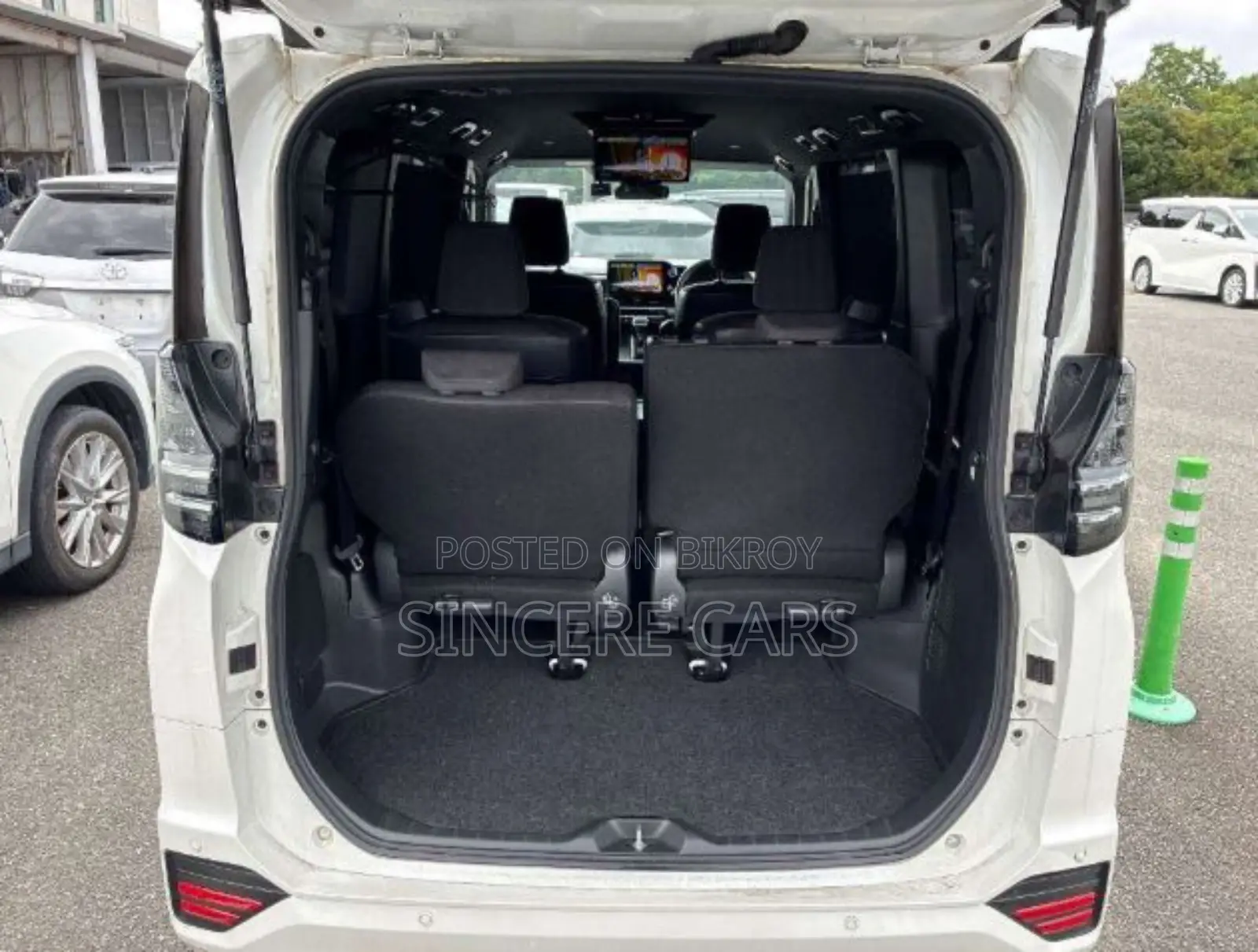 Toyota Voxy 2022 Pearl