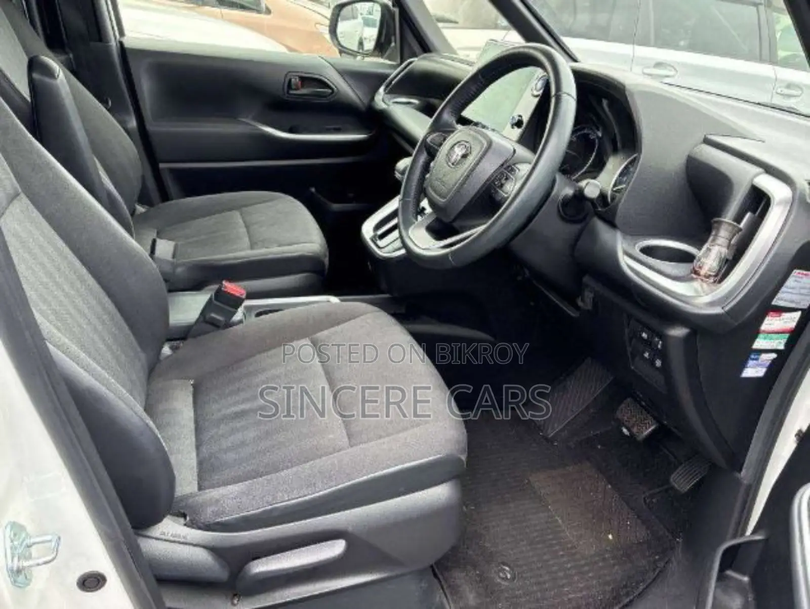 Toyota Voxy 2022 Pearl