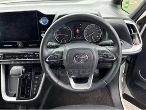 Toyota Voxy 2022 Pearl
