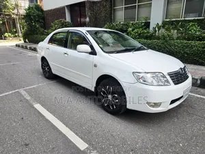 টয়োটা করোলা ২০০৫ হোয়াইট