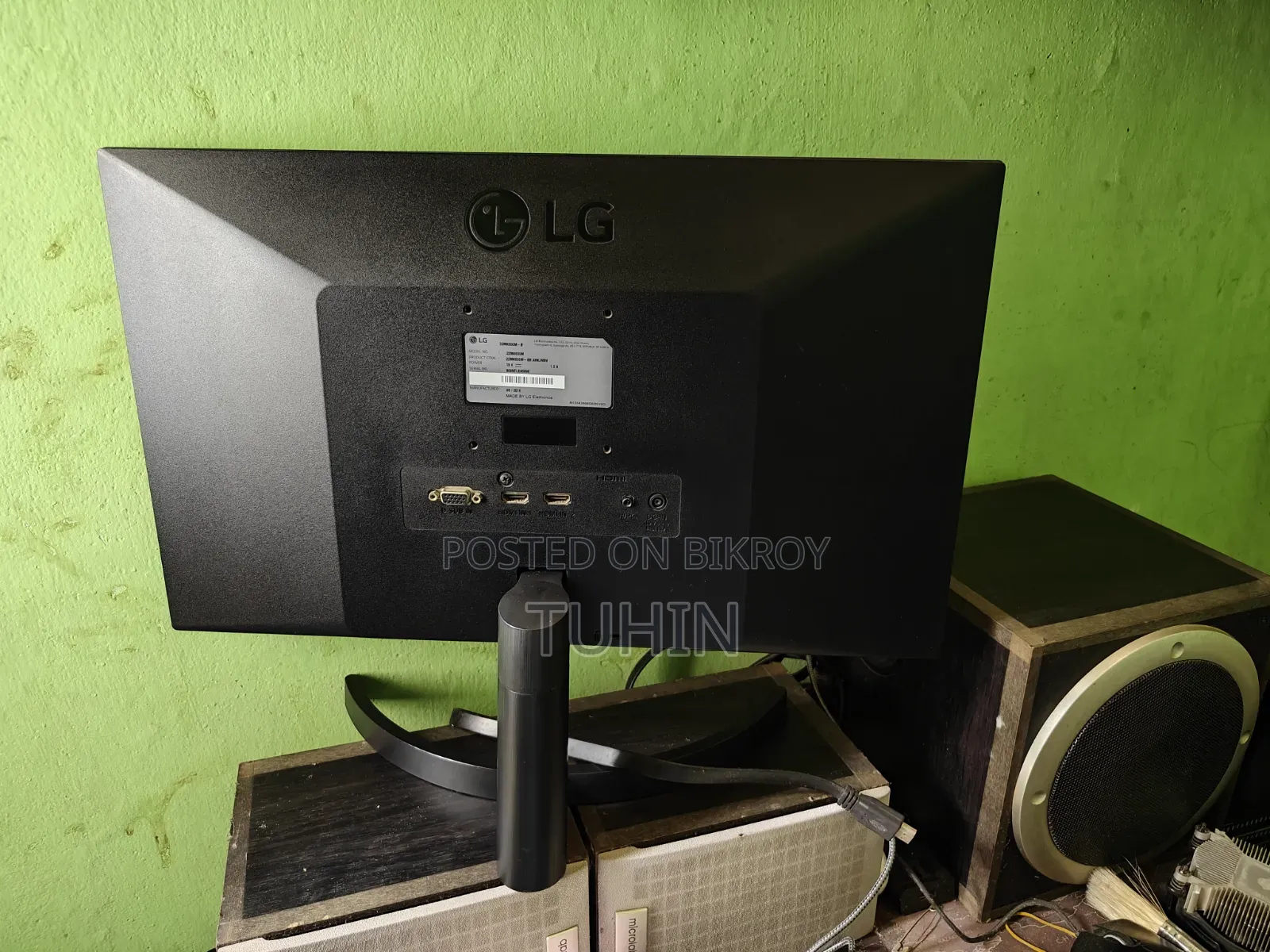 এলজি ২২ ইঞ্চি মনিটর উইথ লাইন