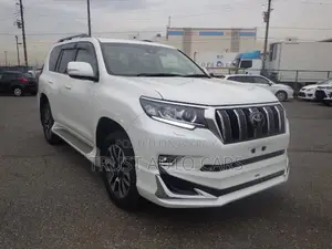 টয়োটা ল্যান্ড ক্রুজার প্রাডো ২০২২ সাদা