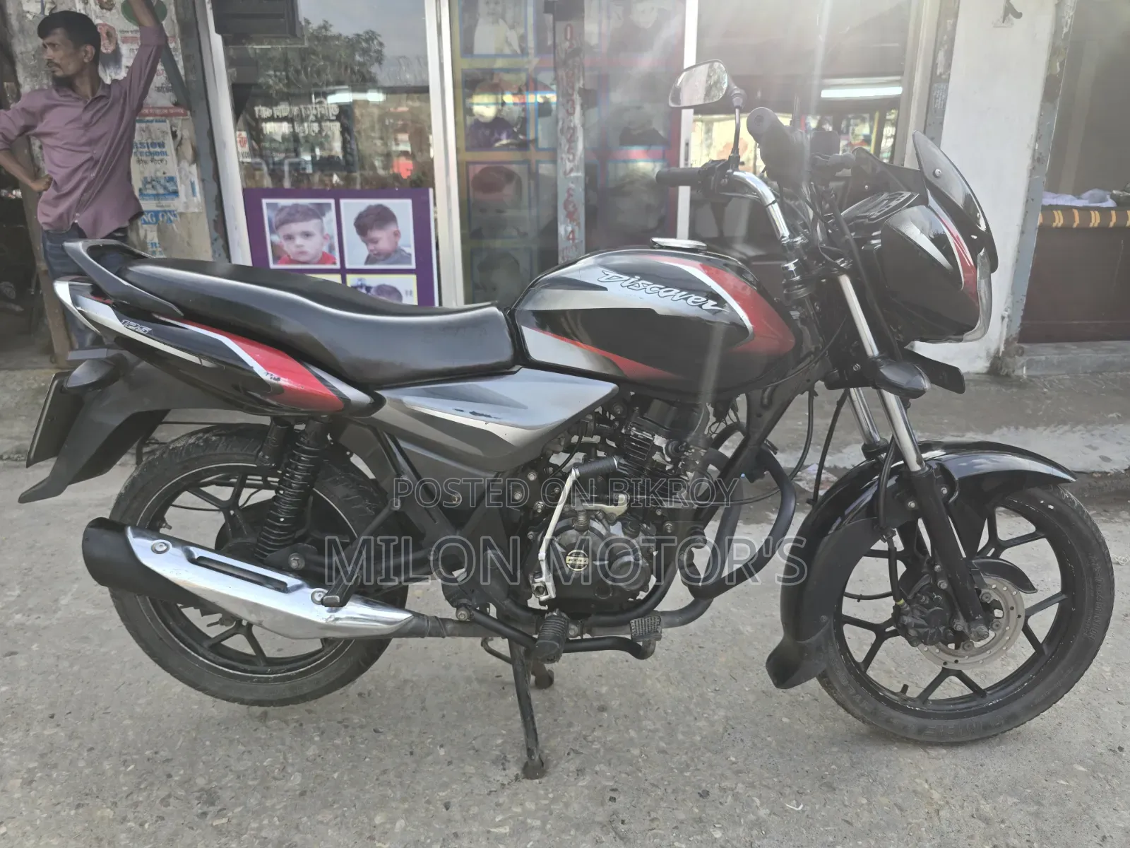 বাজাজ ডিসকভার ১২৫ ২০২০ ব্ল্যাক