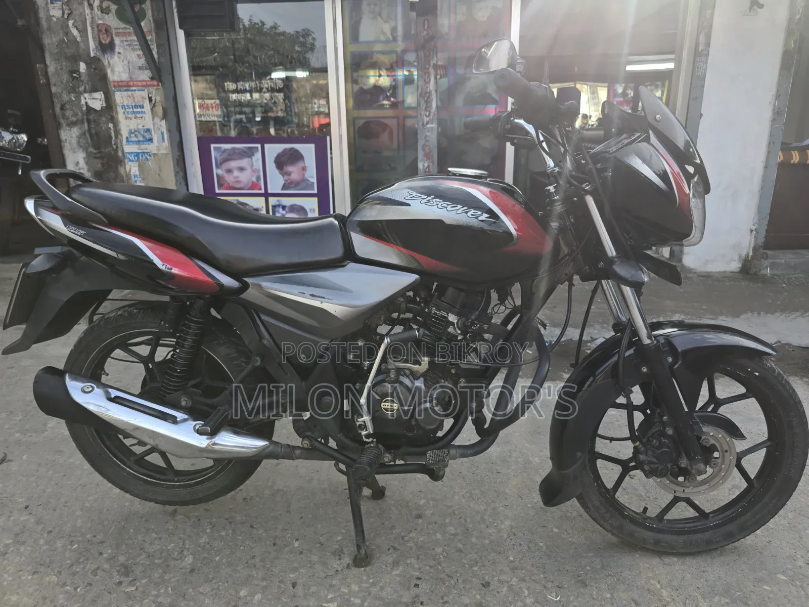 বাজাজ ডিসকভার ১২৫ ২০২০ ব্ল্যাক