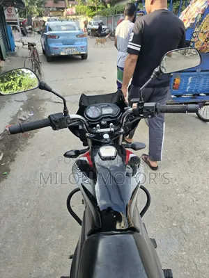 বাজাজ ডিসকভার ১২৫ ২০২০ ব্ল্যাক