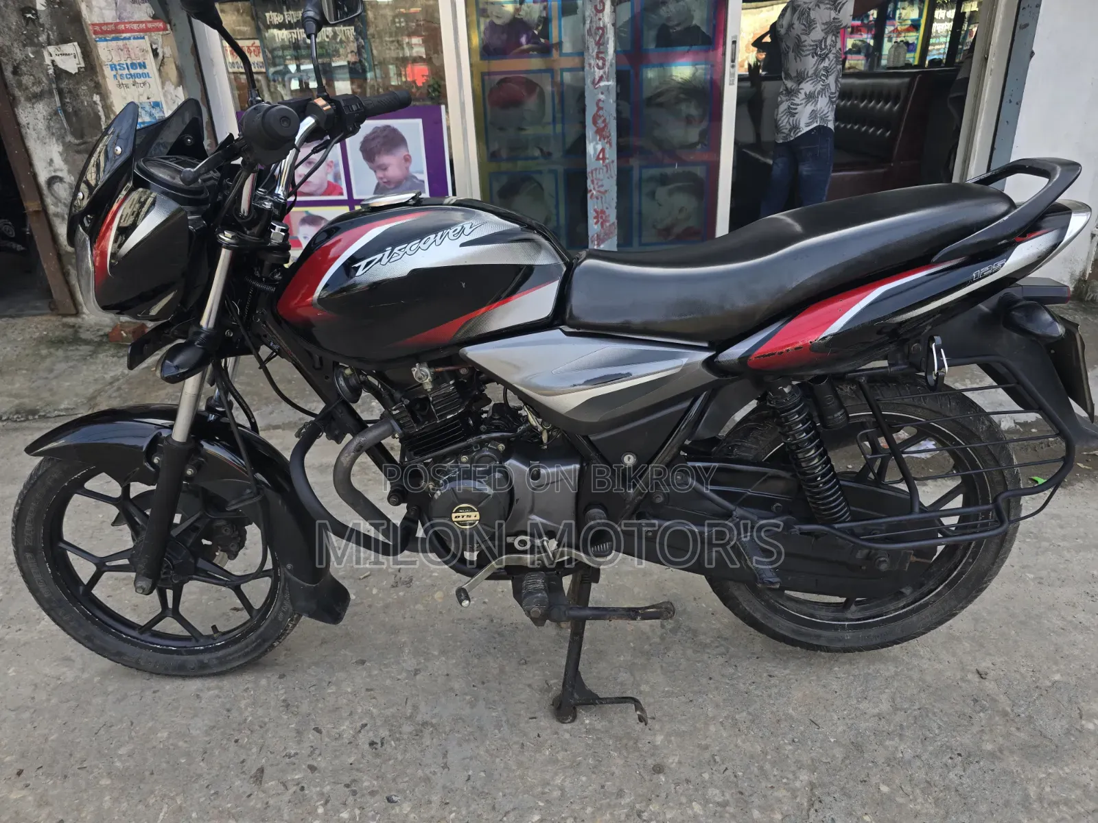 বাজাজ ডিসকভার ১২৫ ২০২০ ব্ল্যাক